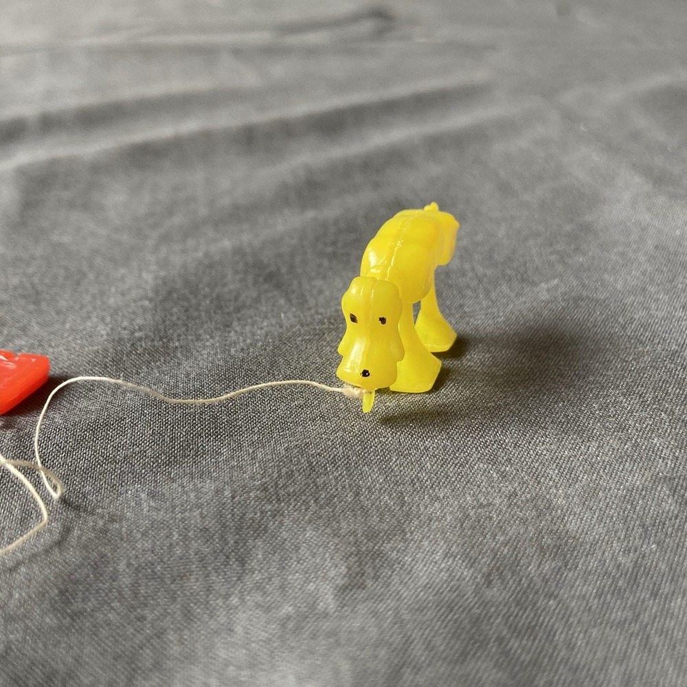 Space Walking Yellow Dog Vintage Two Inch - Picture 6 of 7
